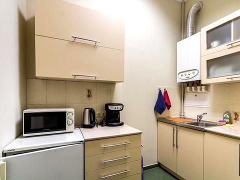 коммерческая по адресу Леся Курбаса ул., 9