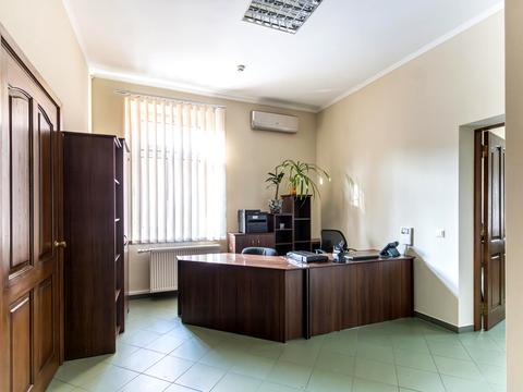 коммерческая по адресу Леся Курбаса ул., 9