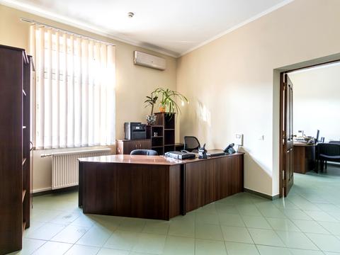 коммерческая по адресу Леся Курбаса ул., 9