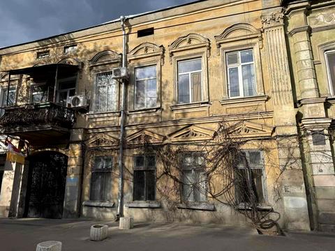 комерційна за адресою Дігтярна вул., 11