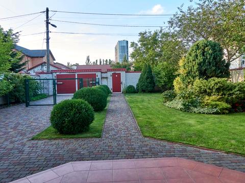 будинок за адресою Раїси Букіної вул.