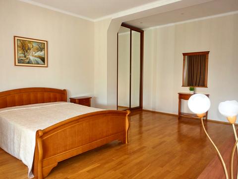 будинок за адресою Раїси Букіної вул.