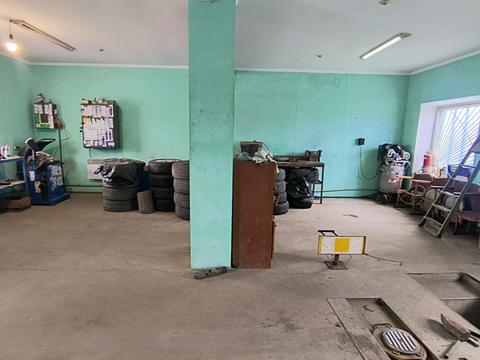 комерційна за адресою Захисників України, 1В