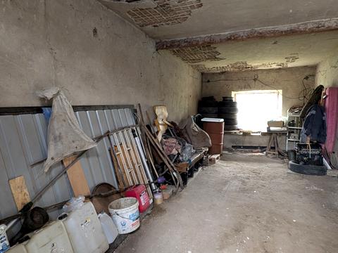 комерційна за адресою Захисників України, 1В