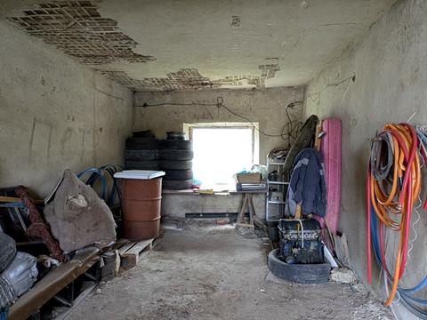 комерційна за адресою Захисників України, 1В