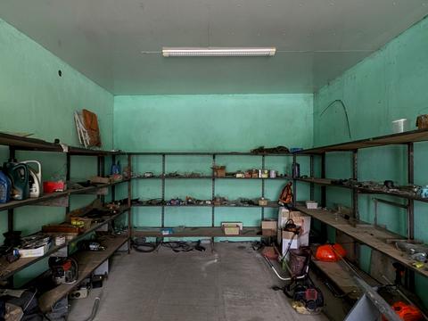 комерційна за адресою Захисників України, 1В