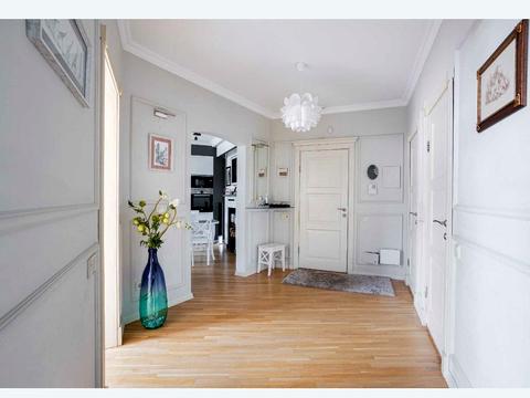 квартира за адресою Сім'ї Кульженків вул. (Петра Дегтяренка), 33