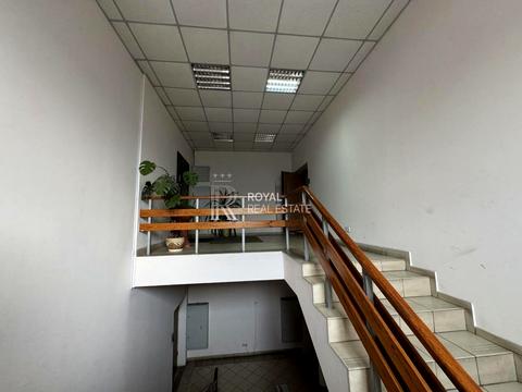 коммерческая по адресу Уинстона Черчилля ул. (Красноткацкая), 42