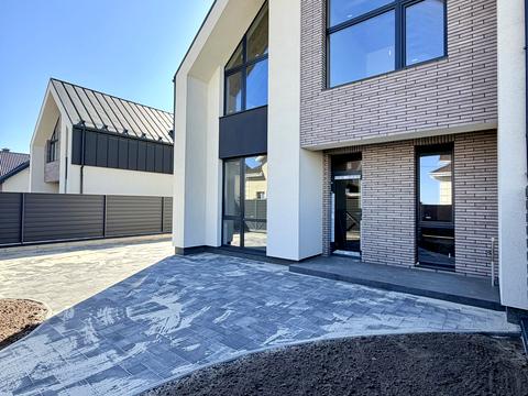 дом по адресу зарічна, 7