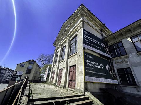 комерційна за адресою Степана Бандери просп., 11
