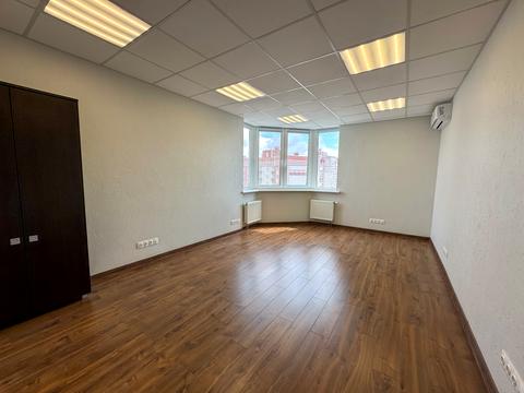 комерційна за адресою Бориса Гмирі вул., 8-Б