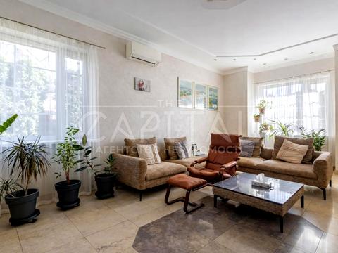 будинок за адресою Райдужна вул., 33