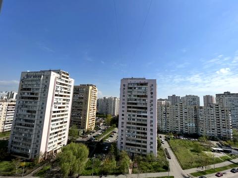 квартира за адресою Лариси Руденко вул., 10-Г