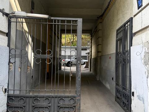 комерційна за адресою Заньковецької вул., 7