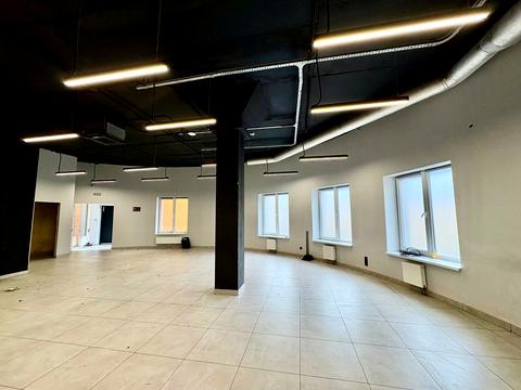 комерційна за адресою Крутогірний узвіз (Рогальова), 28