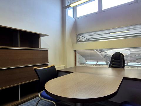 комерційна за адресою Дегтярівська вул., 33-Б