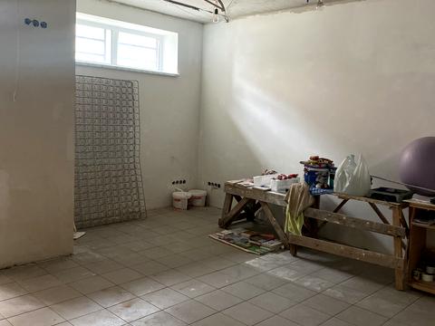 комерційна за адресою Дорошенка вул., 10