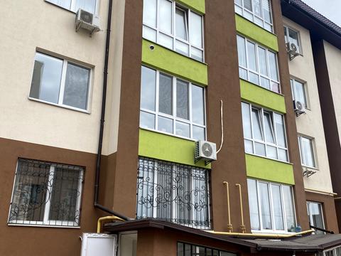 комерційна за адресою Дорошенка вул., 10
