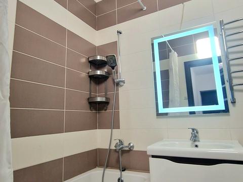 квартира за адресою с. Гатне, Приозерний бульв., 3