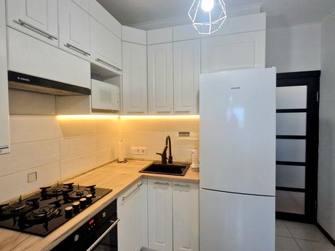 квартира за адресою с. Гатне, Приозерний бульв., 3