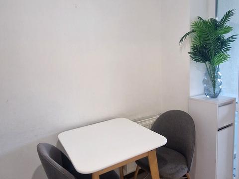 квартира за адресою с. Гатне, Приозерний бульв., 3