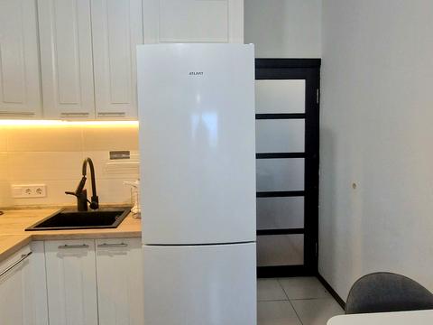 квартира за адресою с. Гатне, Приозерний бульв., 3