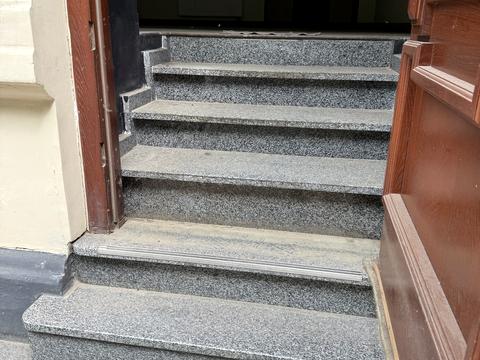 коммерческая по адресу Гребёнки ул., 9