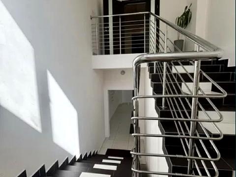 комерційна за адресою Крутогірний узвіз (Рогальова), 28