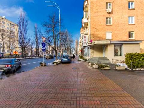 коммерческая по адресу Леси Украинки бульв., 15