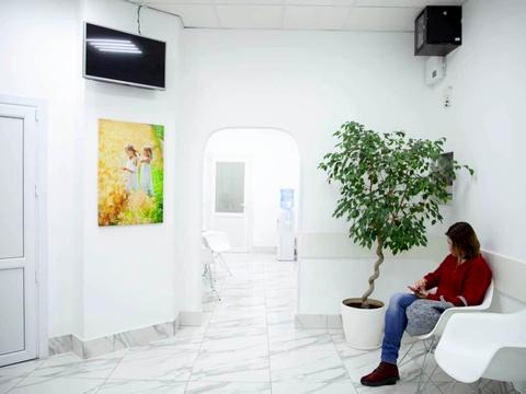 комерційна за адресою Дніпровська набережна вул., 26-Г