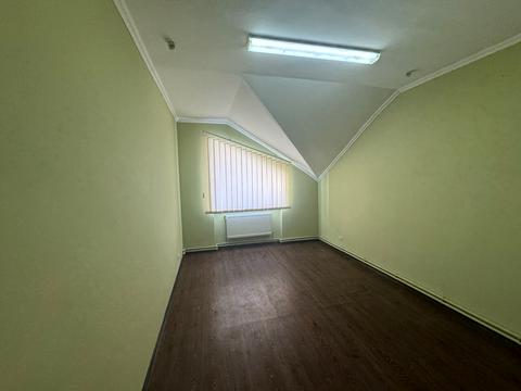 коммерческая по адресу Леся Курбаса ул., 7