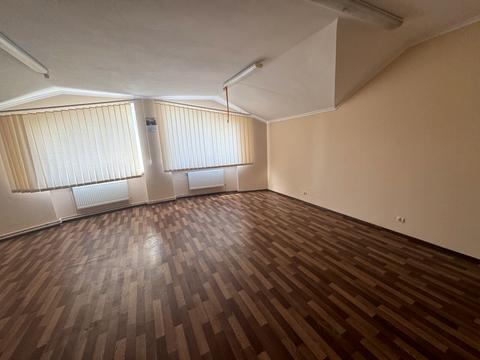 коммерческая по адресу Леся Курбаса ул., 7