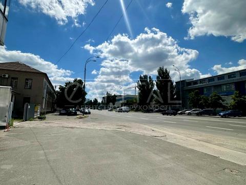 комерційна за адресою Новокостянтинівська вул., 7