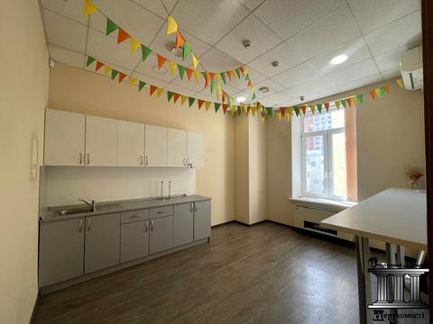 комерційна за адресою Саксаганського вул., 3