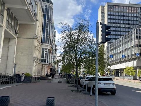 комерційна за адресою Саксаганського вул., 3