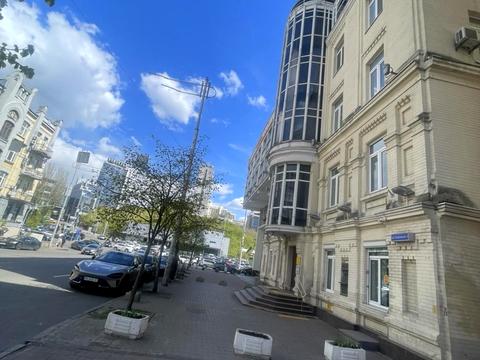 комерційна за адресою Саксаганського вул., 3