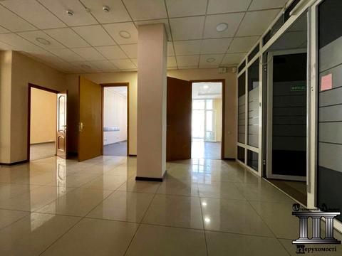 комерційна за адресою Саксаганського вул., 3