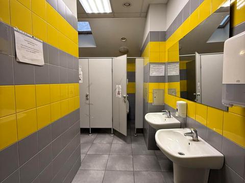 комерційна за адресою Старокиївська вул., 1