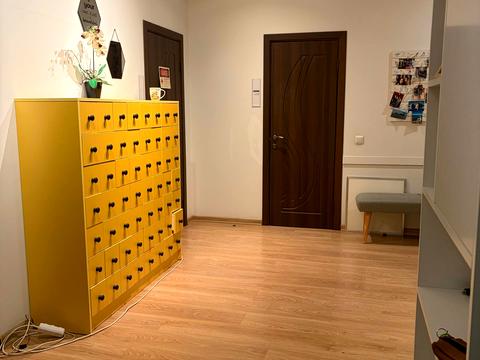 комерційна за адресою Дніпровська набережна вул., 14-Б