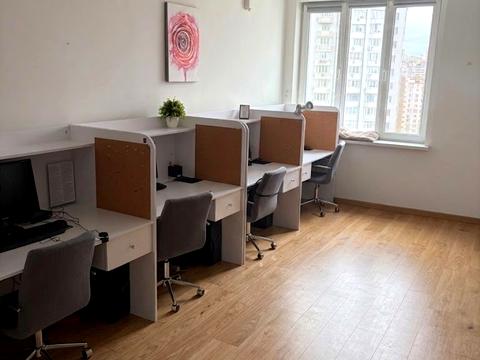 комерційна за адресою Дніпровська набережна вул., 14-Б