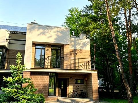 дом по адресу пгт. Брюховичи, Независимости Украины ул., 64