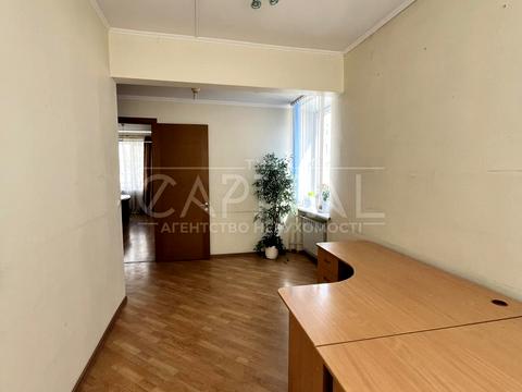 комерційна за адресою Амвросія Бучми бульв., 5/1