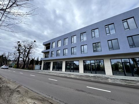 комерційна за адресою Садова вул., 8