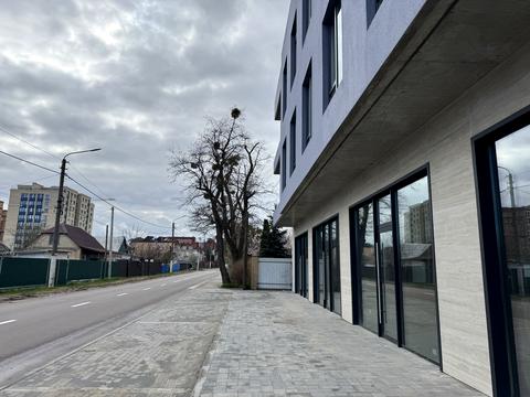 комерційна за адресою Садова вул., 8