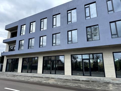 комерційна за адресою Садова вул., 8