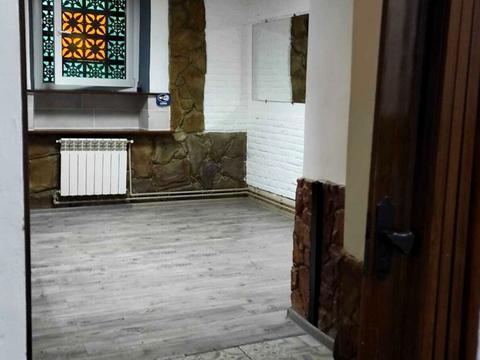комерційна за адресою Валова вул., 1