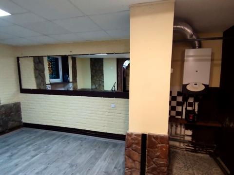 комерційна за адресою Валова вул., 1