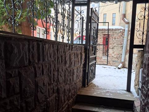 комерційна за адресою Валова вул., 1