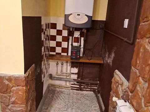 комерційна за адресою Валова вул., 1