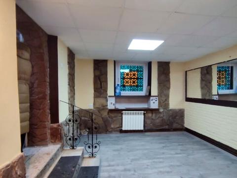 комерційна за адресою Валова вул., 1